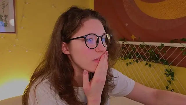 Snapshot of cherry_lea chatting on 11-18-25, 05:17 cherry lea online show from 11-18-25, 05:17