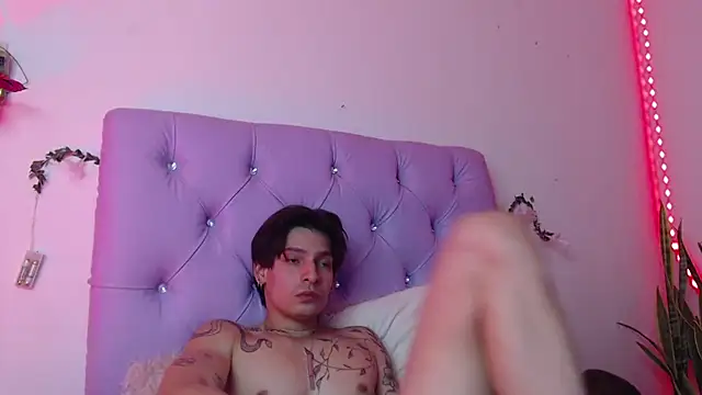 Snapshot of Apolo_Hidalgo01 chatting on 01-21-25, 04:37 Apolo Hidalgo01 online show from 01-21-25, 04:37