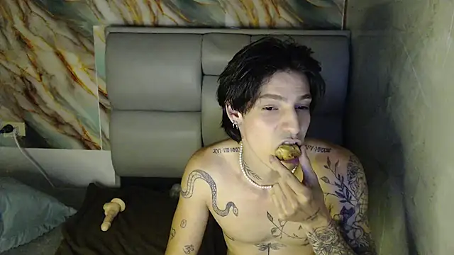 Snapshot of Apolo_Hidalgo01 chatting on 10-12-25, 10:09 Apolo Hidalgo01 online show from 10-12-25, 10:09