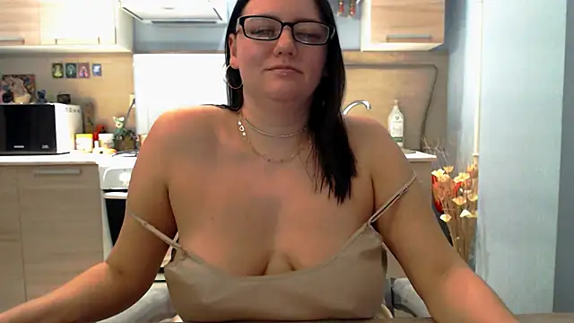 Snapshot of Sophy__soft chatting on 02-08-25, 06:12 Sophy soft online show from 02-08-25, 06:12