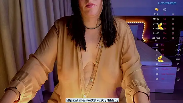 Snapshot of Sophy__soft chatting on 06-23-26, 01:42 Sophy soft online show from 06-23-26, 01:42