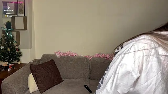 CathrynDail online show from 04-09-26, 06:13