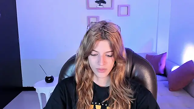 Nora Vennucci online show from 02-11-25, 09:14