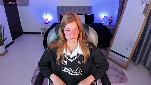 Nora Vennucci online show from 03-21-25, 07:24