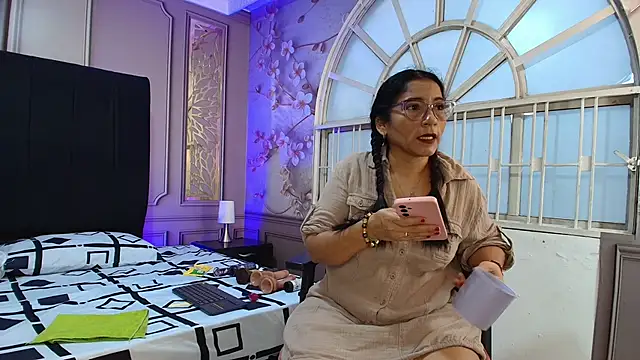 Snapshot of mature_bigass__ chatting on 12-17-25, 11:38 mature bigass online show from 12-17-25, 11:38