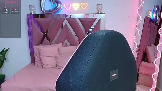 kendra tay online show from 10-29-25, 03:31