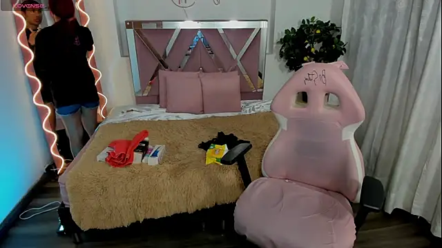 Snapshot of Daphnne_tay chatting on 02-05-25, 03:13 Daphnne tay online show from 02-05-25, 03:13