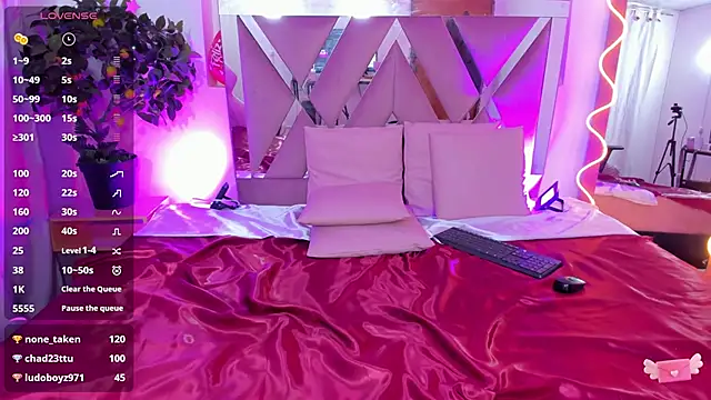 Snapshot of Daphnne_tay chatting on 02-18-25, 06:37 Daphnne tay online show from 02-18-25, 06:37