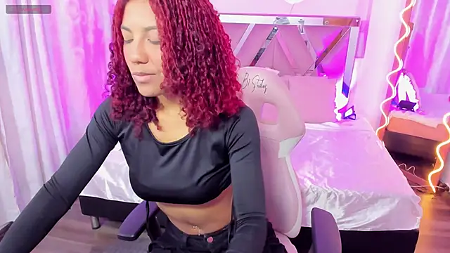 Snapshot of Daphnne_tay chatting on 02-19-25, 03:17 Daphnne tay online show from 02-19-25, 03:17