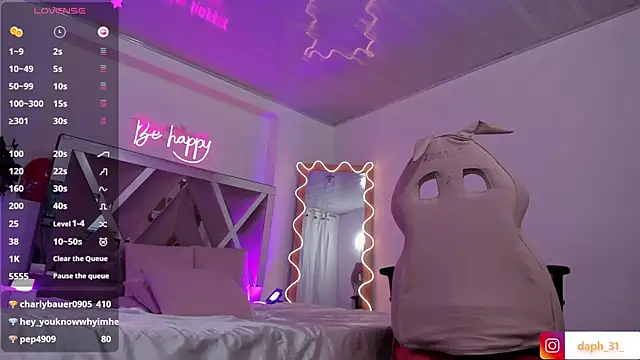 Snapshot of Daphnne_tay chatting on 02-19-25, 09:28 Daphnne tay online show from 02-19-25, 09:28