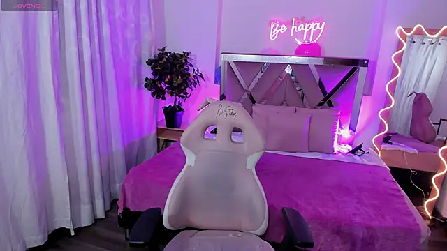 Snapshot of Daphnne_tay chatting on 02-26-25, 03:32 Daphnne tay online show from 02-26-25, 03:32