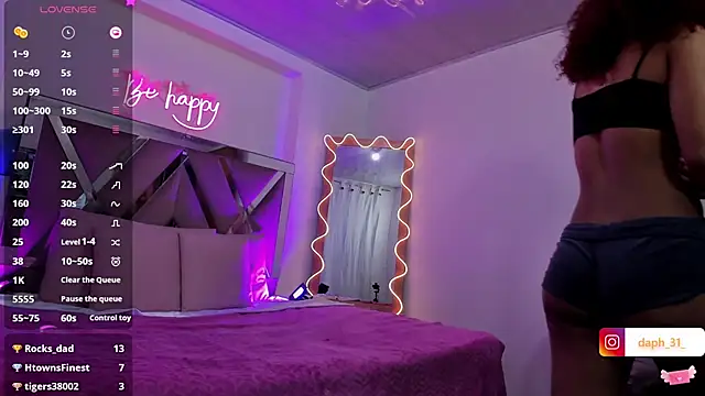 Snapshot of Daphnne_tay chatting on 02-26-25, 06:37 Daphnne tay online show from 02-26-25, 06:37