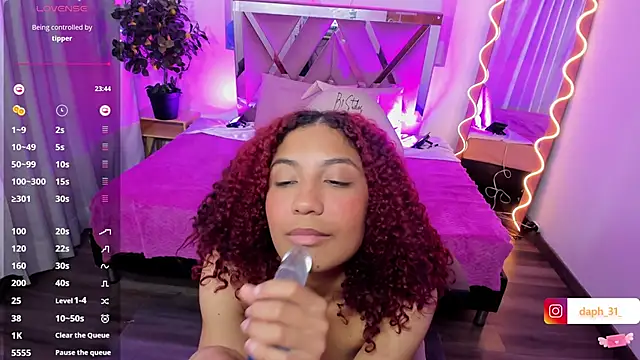 Snapshot of Daphnne_tay chatting on 02-26-25, 09:42 Daphnne tay online show from 02-26-25, 09:42