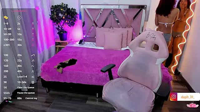 Snapshot of Daphnne_tay chatting on 02-28-25, 03:26 Daphnne tay online show from 02-28-25, 03:26