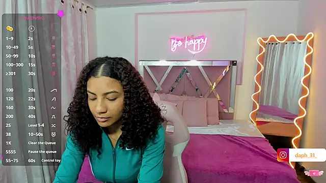 Snapshot of Daphnne_tay chatting on 03-20-25, 03:02 Daphnne tay online show from 03-20-25, 03:02