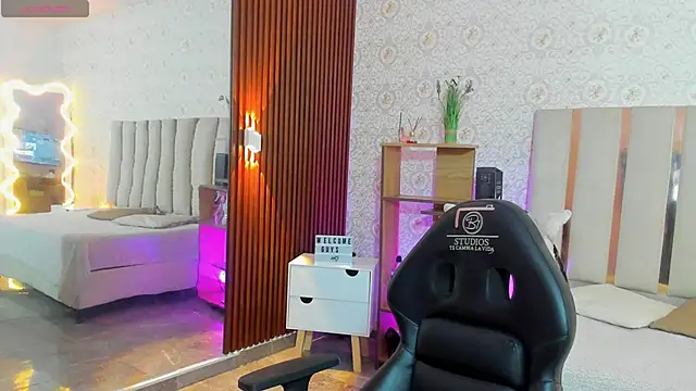 Snapshot of Daphnne_tay chatting on 09-17-25, 03:08 Daphnne tay online show from 09-17-25, 03:08