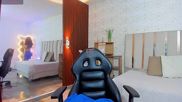 Snapshot of Daphnne_tay chatting on 09-19-25, 03:08 Daphnne tay online show from 09-19-25, 03:08