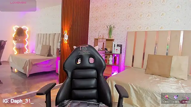 Snapshot of Daphnne_tay chatting on 09-26-25, 03:21 Daphnne tay online show from 09-26-25, 03:21