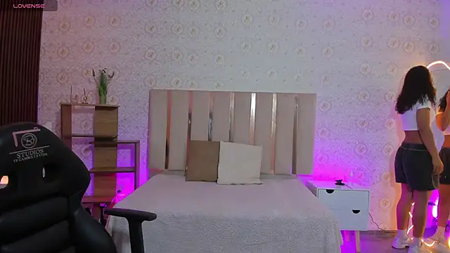 Snapshot of Daphnne_tay chatting on 09-29-25, 03:11 Daphnne tay online show from 09-29-25, 03:11