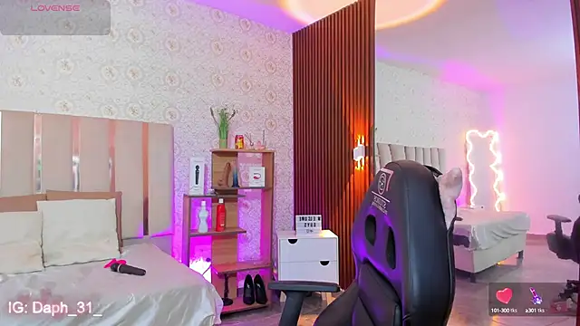 Snapshot of Daphnne_tay chatting on 10-09-25, 03:15 Daphnne tay online show from 10-09-25, 03:15