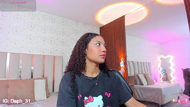 Snapshot of Daphnne_tay chatting on 10-10-25, 03:27 Daphnne tay online show from 10-10-25, 03:27