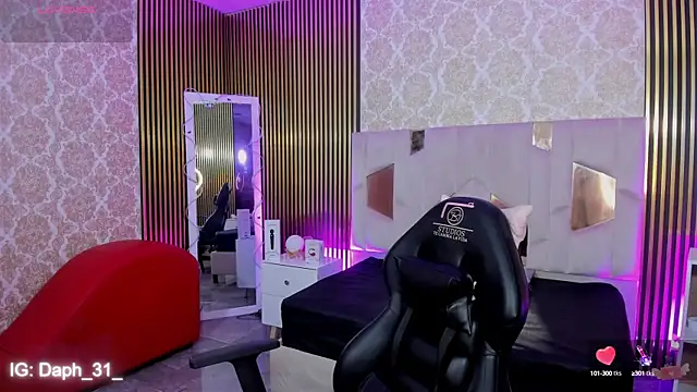 Snapshot of Daphnne_tay chatting on 10-10-25, 07:35 Daphnne tay online show from 10-10-25, 07:35
