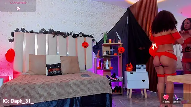 Snapshot of Daphnne_tay chatting on 10-17-25, 07:38 Daphnne tay online show from 10-17-25, 07:38