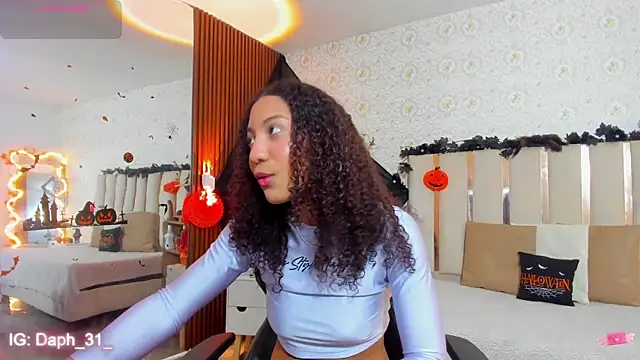 Snapshot of Daphnne_tay chatting on 10-20-25, 03:29 Daphnne tay online show from 10-20-25, 03:29