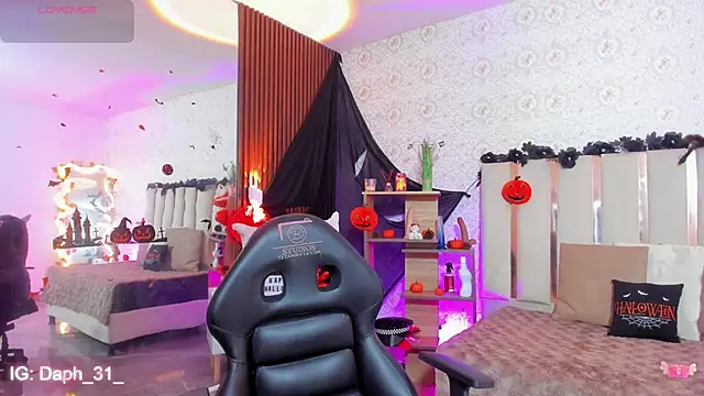 Snapshot of Daphnne_tay chatting on 10-23-25, 07:23 Daphnne tay online show from 10-23-25, 07:23