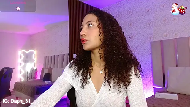 Snapshot of Daphnne_tay chatting on 11-16-25, 03:34 Daphnne tay online show from 11-16-25, 03:34