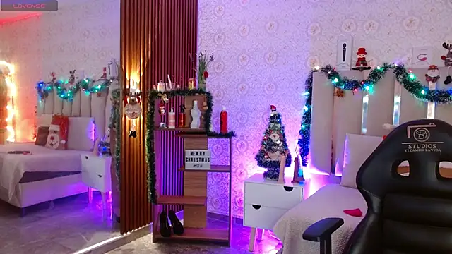 Snapshot of Daphnne_tay chatting on 11-29-25, 03:42 Daphnne tay online show from 11-29-25, 03:42