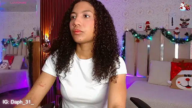 Snapshot of Daphnne_tay chatting on 12-03-25, 03:36 Daphnne tay online show from 12-03-25, 03:36