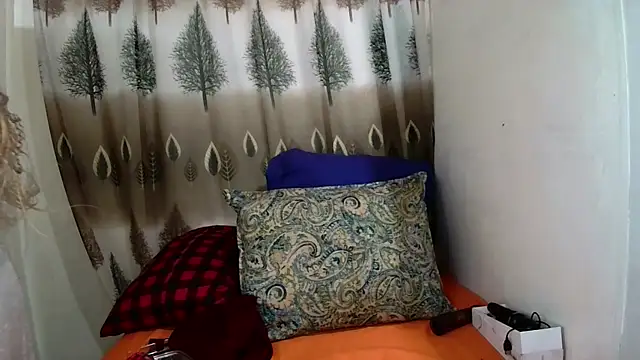 Snapshot of Indian_candyXX chatting on 12-18-25, 04:13 Indian candyXX online show from 12-18-25, 04:13