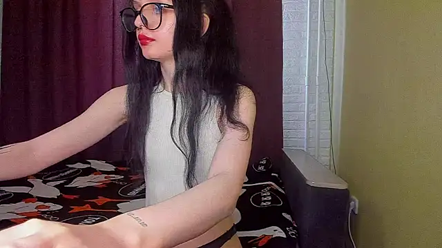 Snapshot of Hi_Kitti chatting on 03-19-25, 09:17 Hi Kitti online show from 03-19-25, 09:17