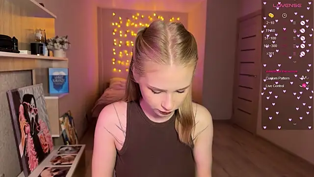 Snapshot of lisa_barbie chatting on 12-20-25, 11:06 lisa barbie online show from 12-20-25, 11:06