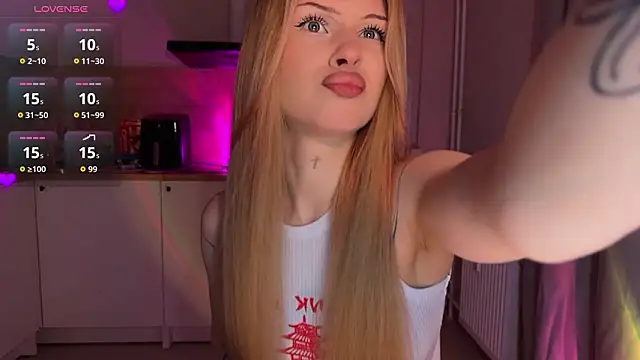 Snapshot of lisa_barbie chatting on 02-28-26, 07:37 lisa barbie online show from 02-28-26, 07:37