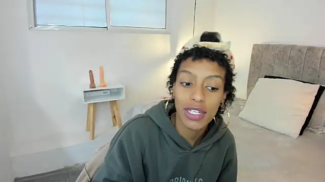 Snapshot of Zia_Green chatting on 06-10-26, 01:10 Zia Green online show from 06-10-26, 01:10