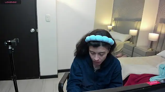 Snapshot of JaneLondon chatting on 03-18-26, 11:46 JaneLondon online show from 03-18-26, 11:46