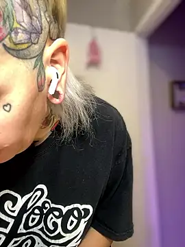 Snapshot of GoldieBakeman chatting on 01-15-26, 05:05 GoldieBakeman online show from 01-15-26, 05:05