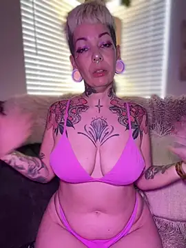 Snapshot of GoldieBakeman chatting on 02-11-26, 05:51 GoldieBakeman online show from 02-11-26, 05:51