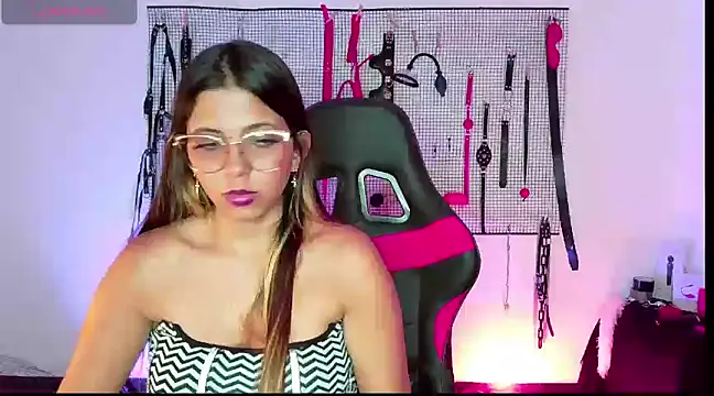 Snapshot of Megaan_Greey chatting on 12-12-24, 08:53 Megaan Greey online show from 12-12-24, 08:53