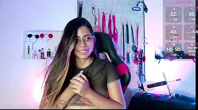 Snapshot of Megaan_Greey chatting on 01-17-25, 04:49 Megaan Greey online show from 01-17-25, 04:49