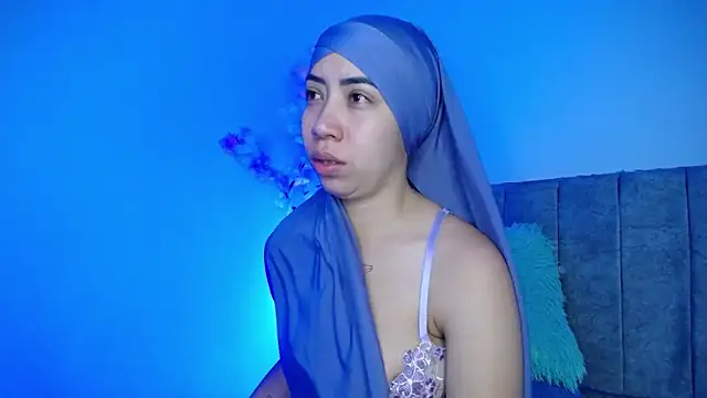 Snapshot of Sweet_hot_mia chatting on 05-10-26, 10:53 Sweet hot mia online show from 05-10-26, 10:53