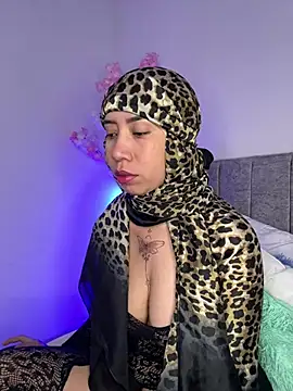 Snapshot of Sweet_hot_mia chatting on 05-19-26, 01:50 Sweet hot mia online show from 05-19-26, 01:50