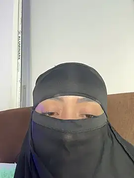 Snapshot of Sweet_hot_mia chatting on 05-25-26, 01:50 Sweet hot mia online show from 05-25-26, 01:50