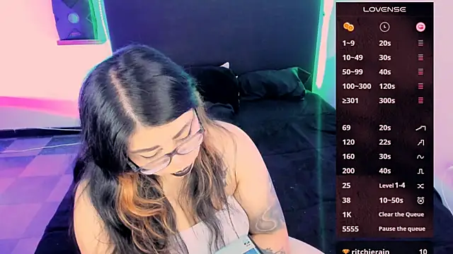 devilfoxtwo online show from 12-13-24, 08:51