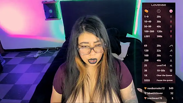 devilfoxtwo online show from 12-18-24, 10:51