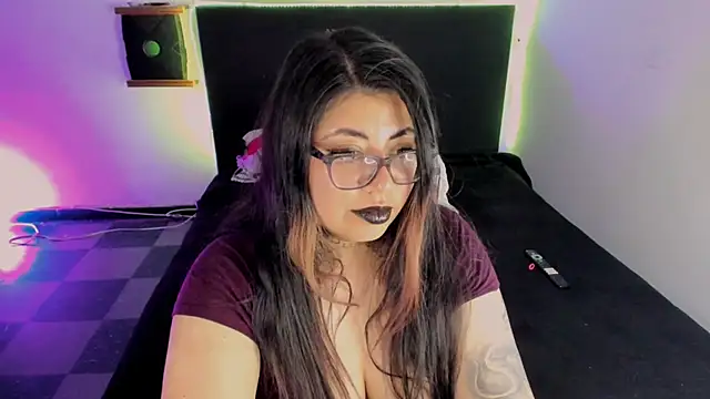 devilfoxtwo online show from 02-12-25, 07:45