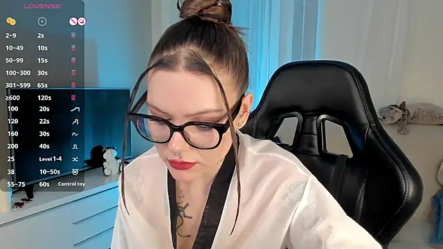 Snapshot of Marta_May_ chatting on 12-13-24, 07:10 Marta May online show from 12-13-24, 07:10