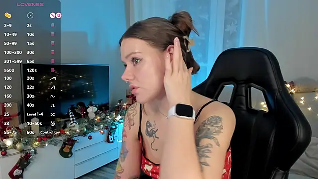 Snapshot of Marta_May_ chatting on 12-15-24, 07:42 Marta May online show from 12-15-24, 07:42